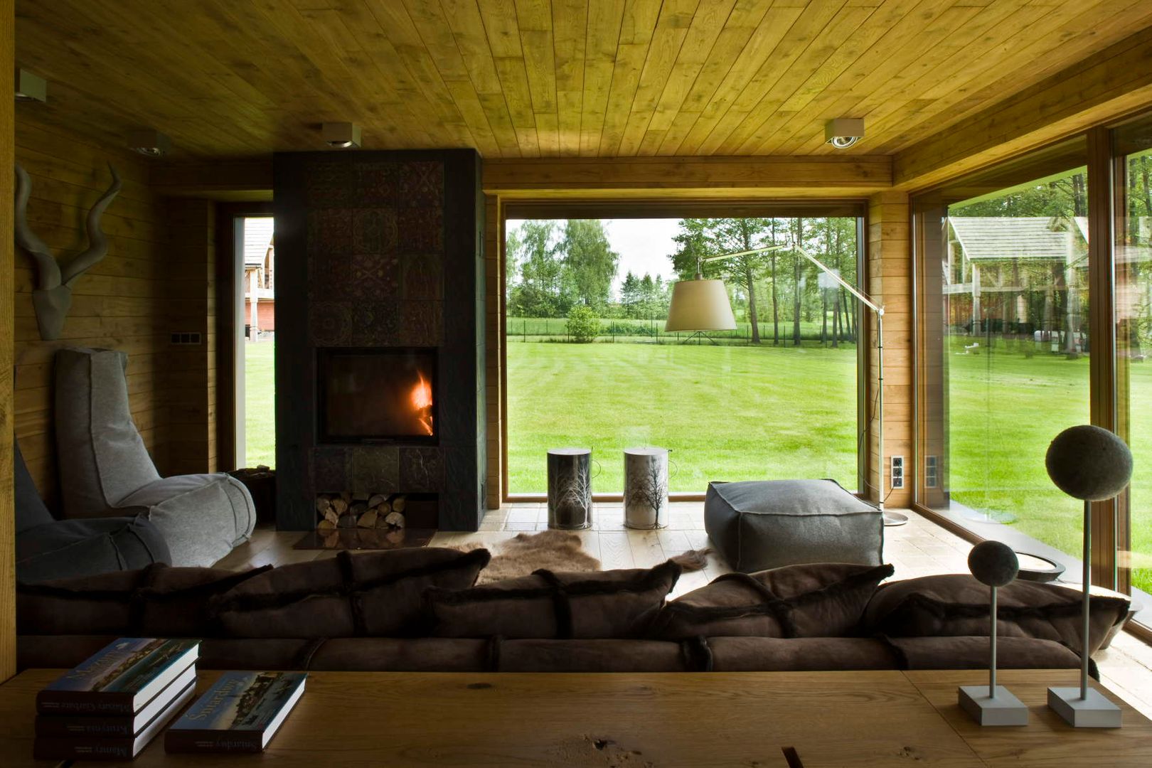 Nowy Dom Mazurski nad jeziorem, CUBICPROJEKT CUBICPROJEKT Country style living room