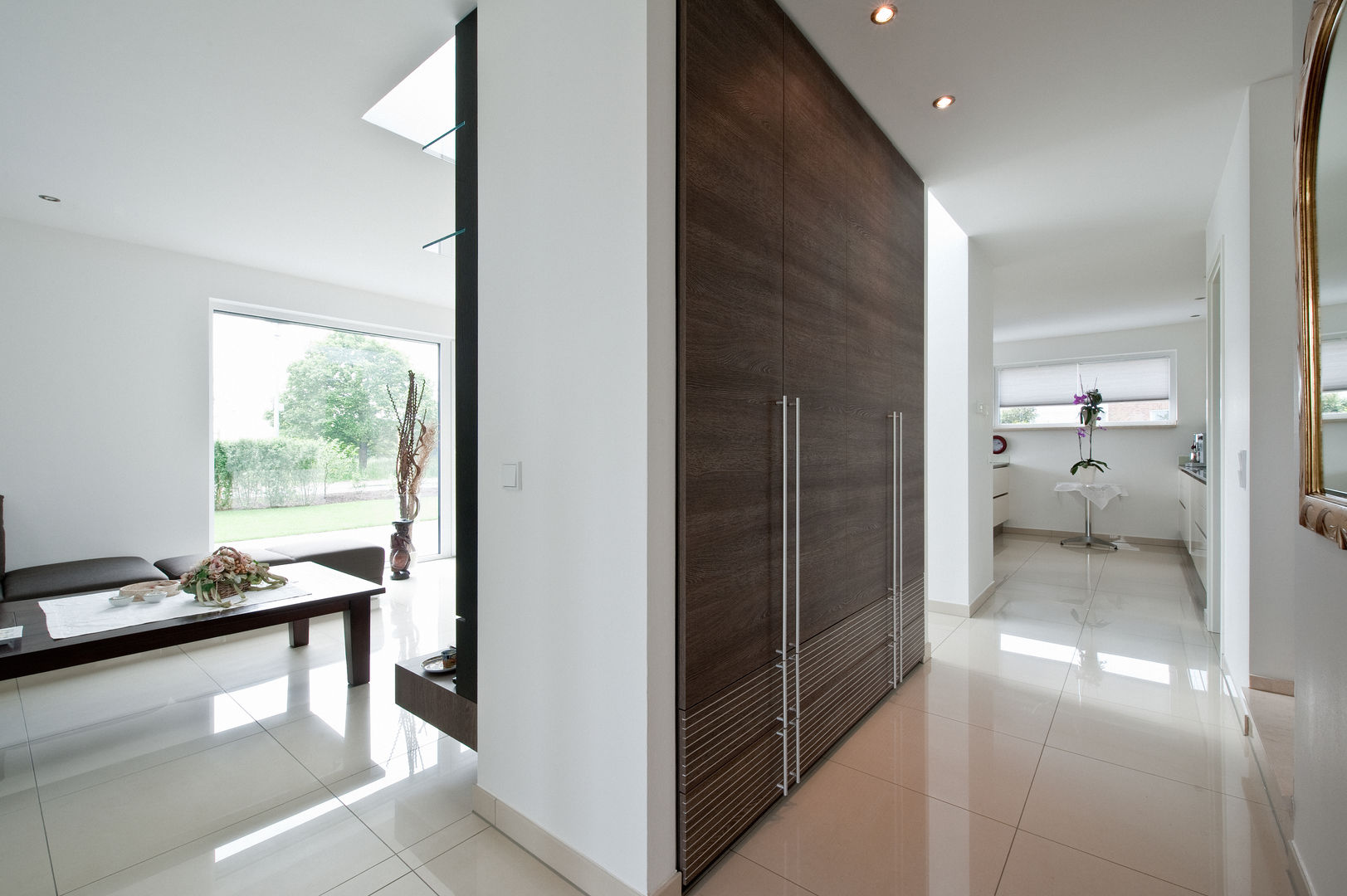 Haus E - Passivhaus des Jahres 2012 (im Auftrag Sommer Passivhaus GmbH), Architektur Jansen Architektur Jansen Modern corridor, hallway & stairs Storage