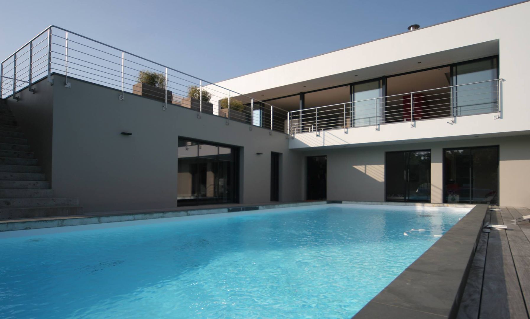 Construction d'une villa contemporaine à Bénodet, LE LAY Jean-Charles LE LAY Jean-Charles Modern pool