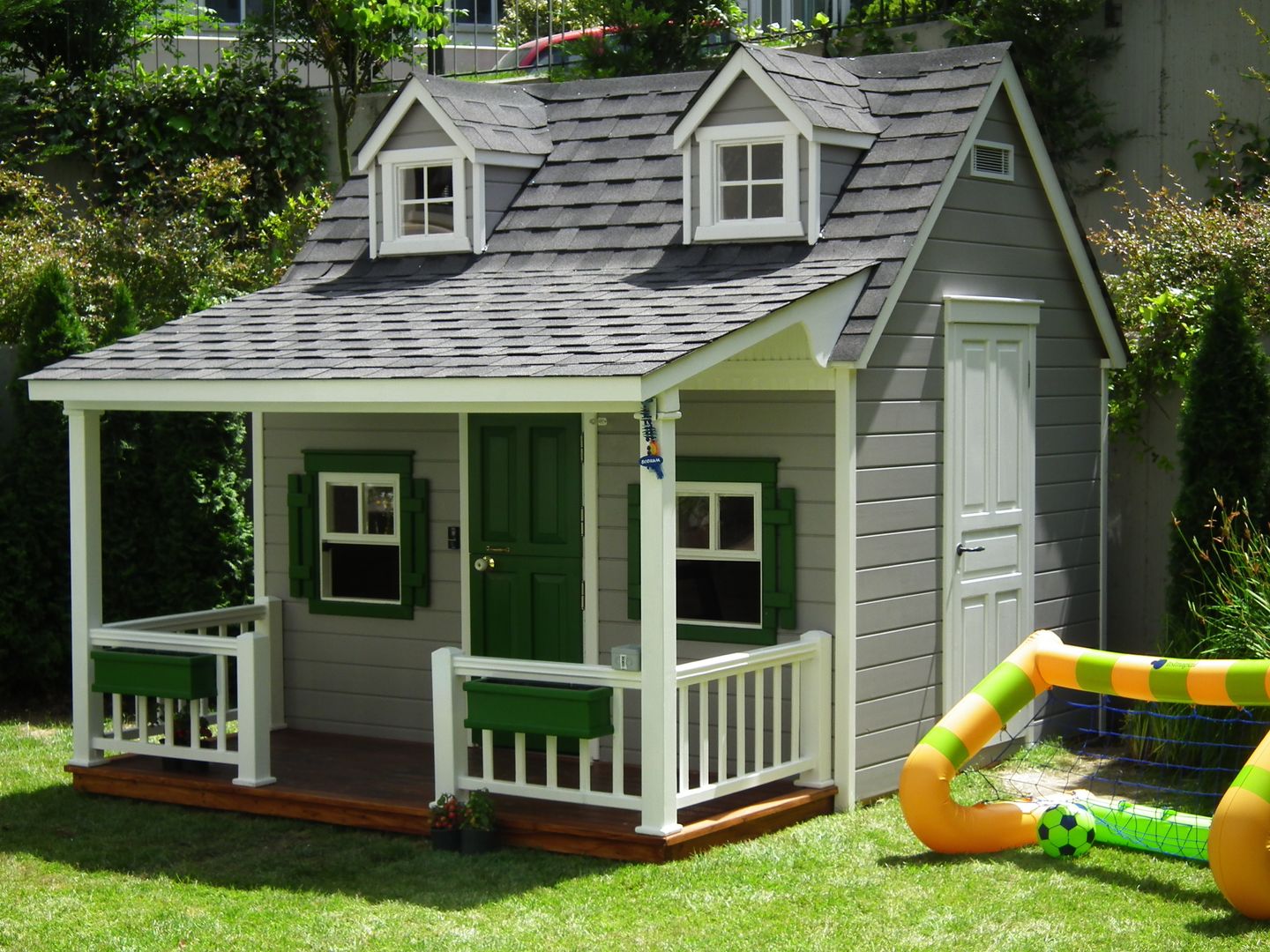 Backyard Cottage, Minik Ev Minik Ev Vườn phong cách kinh điển Swings & play sets