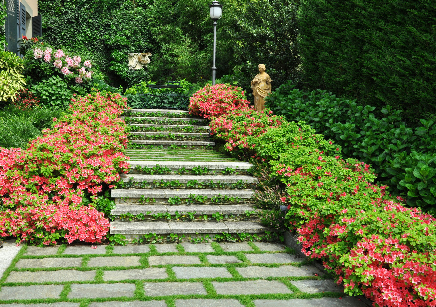 Una chiocciola nel Prato: Progettati nel dettaglio e realizzati da abili artigiani, MASSIMO SEMOLA Architettura del Verde MASSIMO SEMOLA Architettura del Verde Jardin original