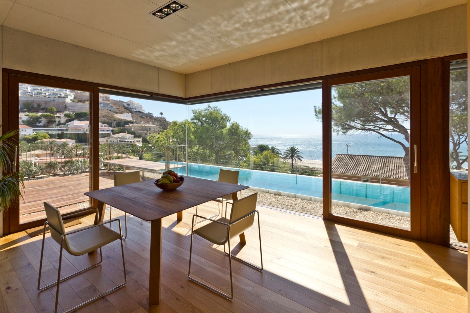 Vivienda "Mirando al mar soñé", Ascoz Arquitectura Ascoz Arquitectura Minimalist dining room