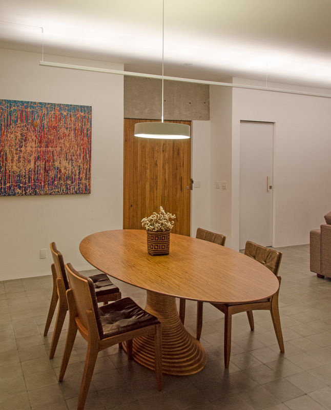 Apartamento em Perdizes, Vereda Arquitetos Vereda Arquitetos モダンデザインの ダイニング