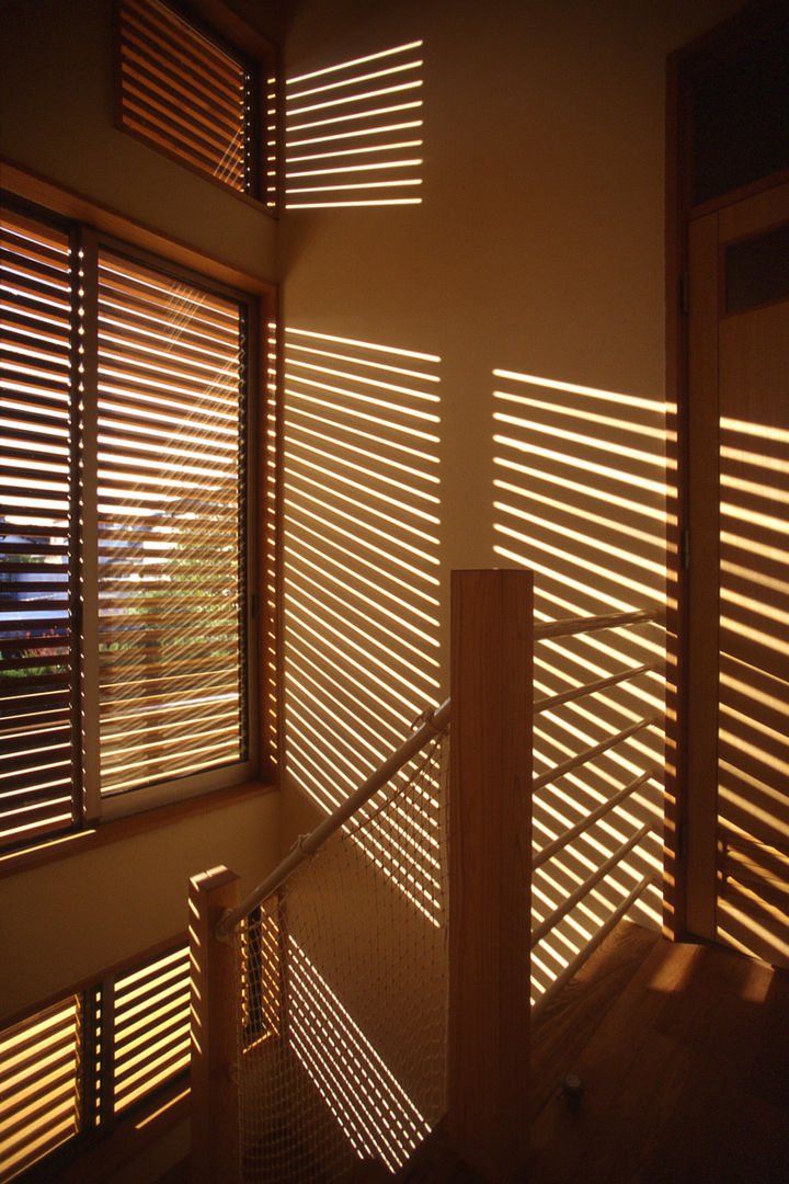 御船の家, 風建築工房 風建築工房 Modern corridor, hallway & stairs