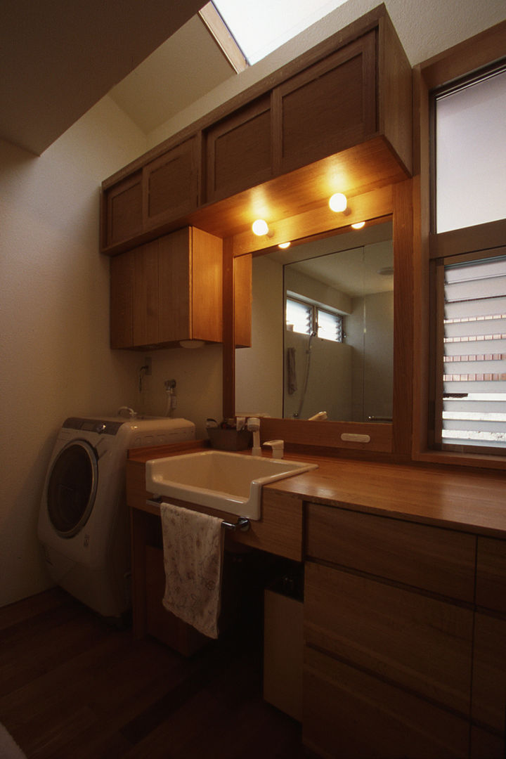 御船の家, 風建築工房 風建築工房 Modern bathroom