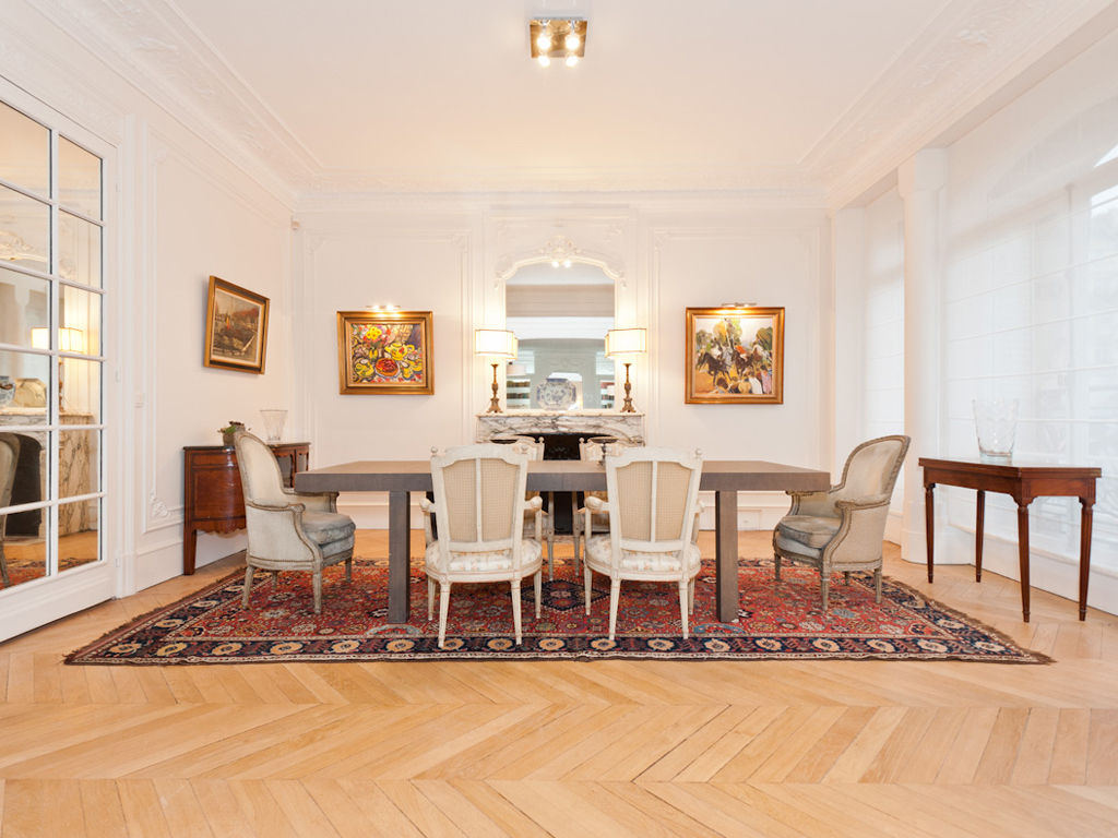 Décoration d'un appartement haussmannien, Xavier Lemoine Architecture d'Intérieur Xavier Lemoine Architecture d'Intérieur Phòng ăn phong cách kinh điển