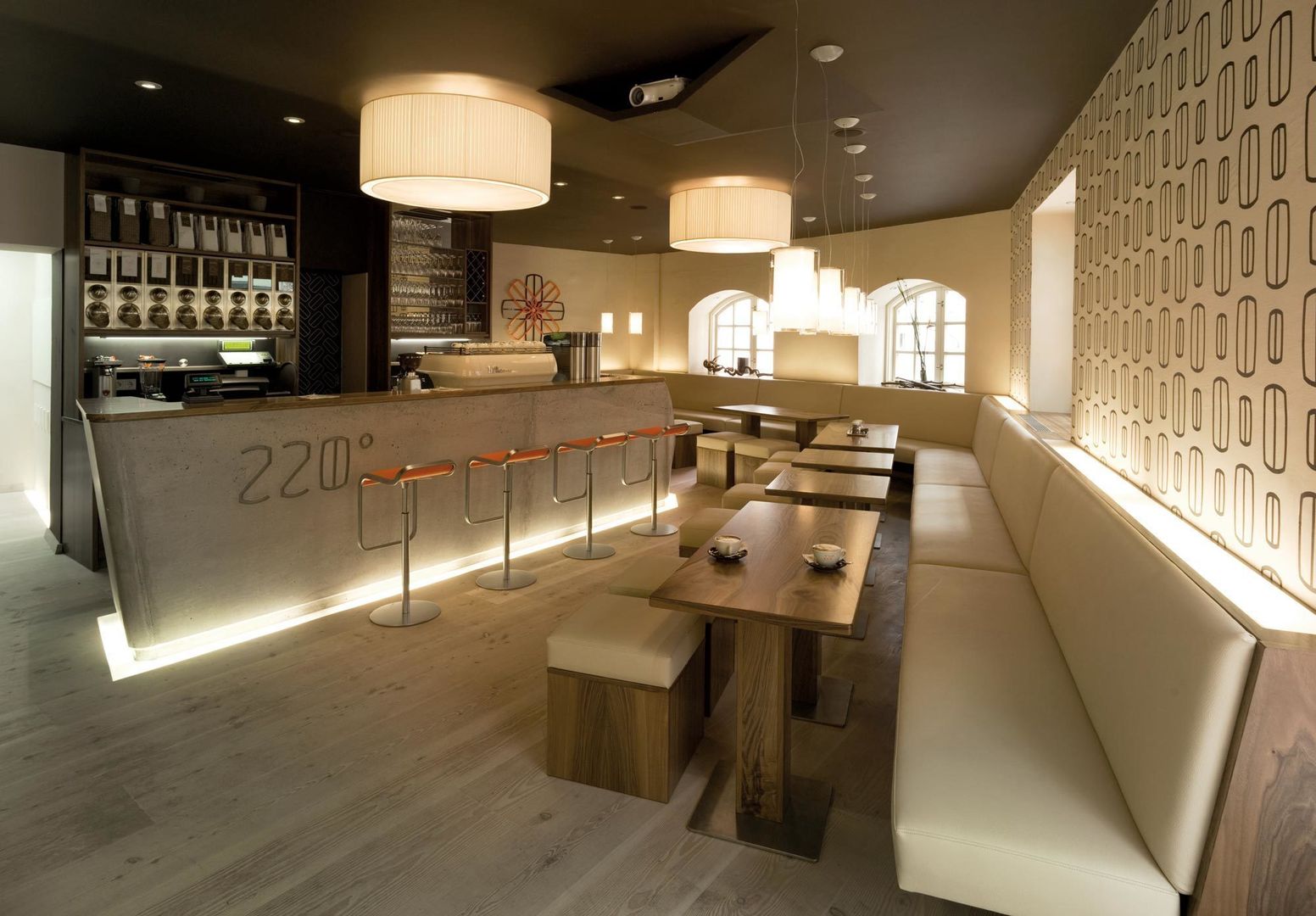 Cafe 220°, Geistlweg-Architektur Geistlweg-Architektur Spazi commerciali Negozi & Locali commerciali