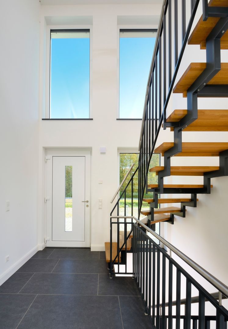 homify Pasillos, vestíbulos y escaleras de estilo clásico