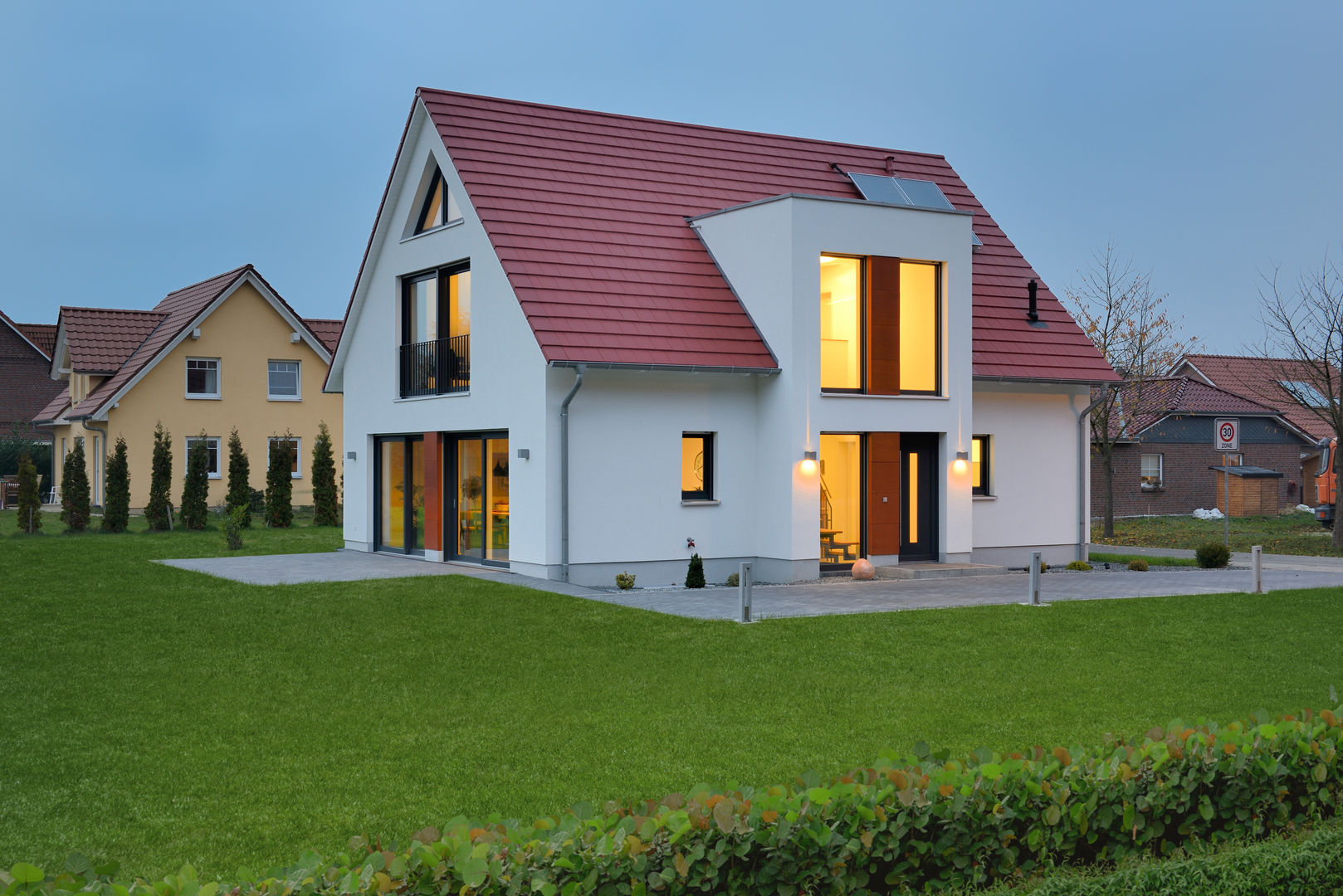 Das Musterhaus Ratzeburg ist das perfekte Heim für große Familien. homify Klassische Häuser