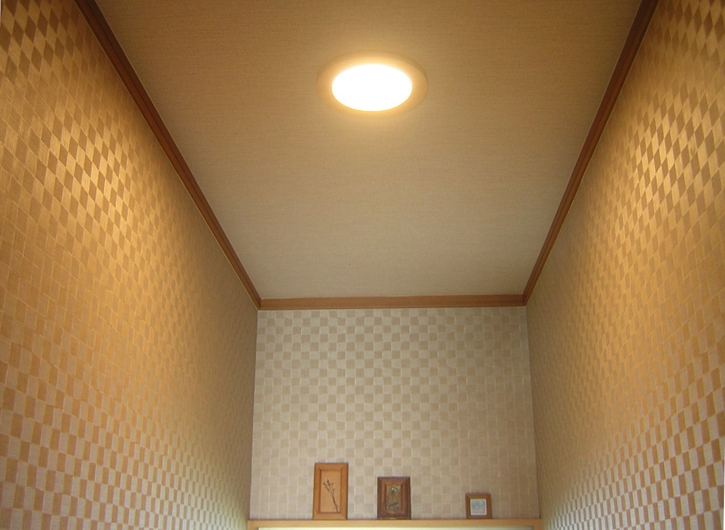 Lavatory of light and shadow, きど建築設計事務所（Kido Architectural Design Office） きど建築設計事務所（Kido Architectural Design Office） Klasyczna łazienka