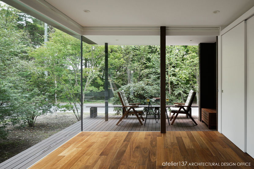 024軽井沢Hさんの家, atelier137 ARCHITECTURAL DESIGN OFFICE atelier137 ARCHITECTURAL DESIGN OFFICE غرفة المعيشة