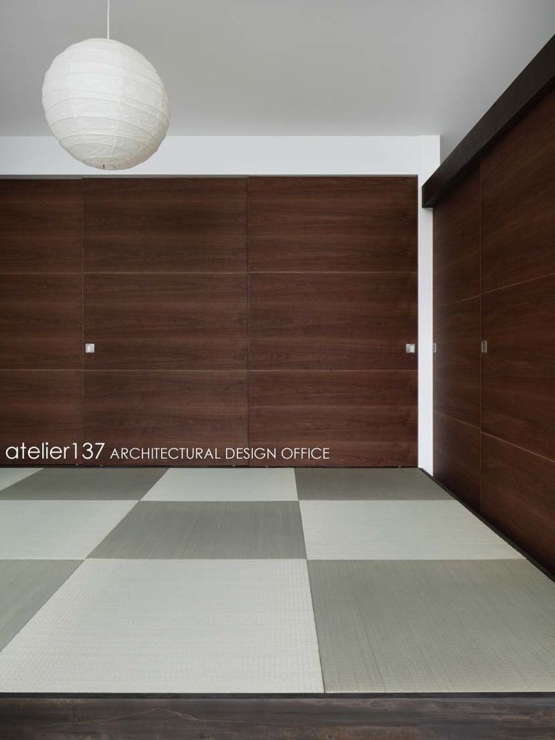 016小諸 I さんの家, atelier137 ARCHITECTURAL DESIGN OFFICE atelier137 ARCHITECTURAL DESIGN OFFICE Salas de entretenimiento Madera Acabado en madera