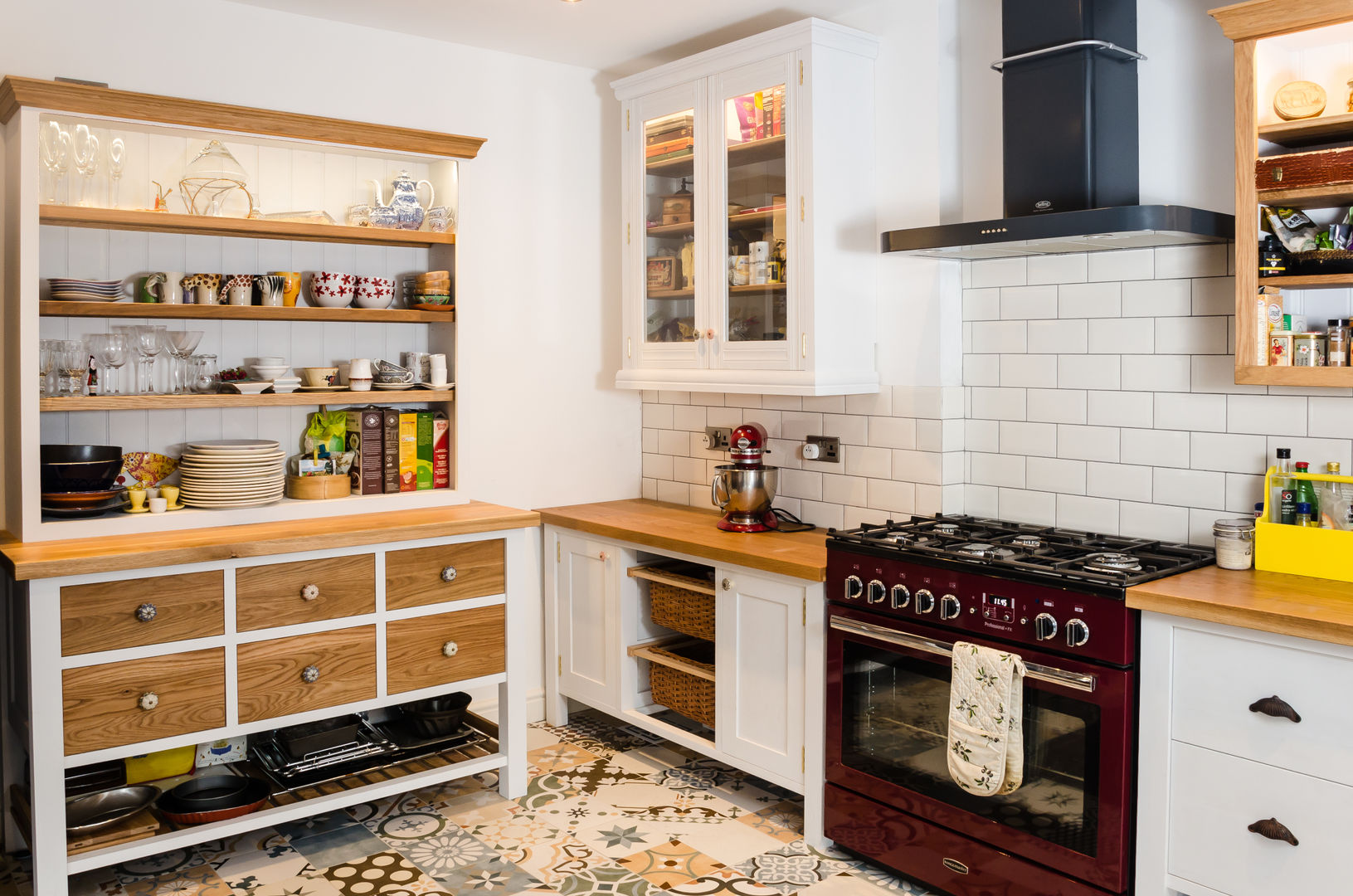 Painted kitchen, Clachan Wood Clachan Wood Dapur Modern Cabinets & shelves