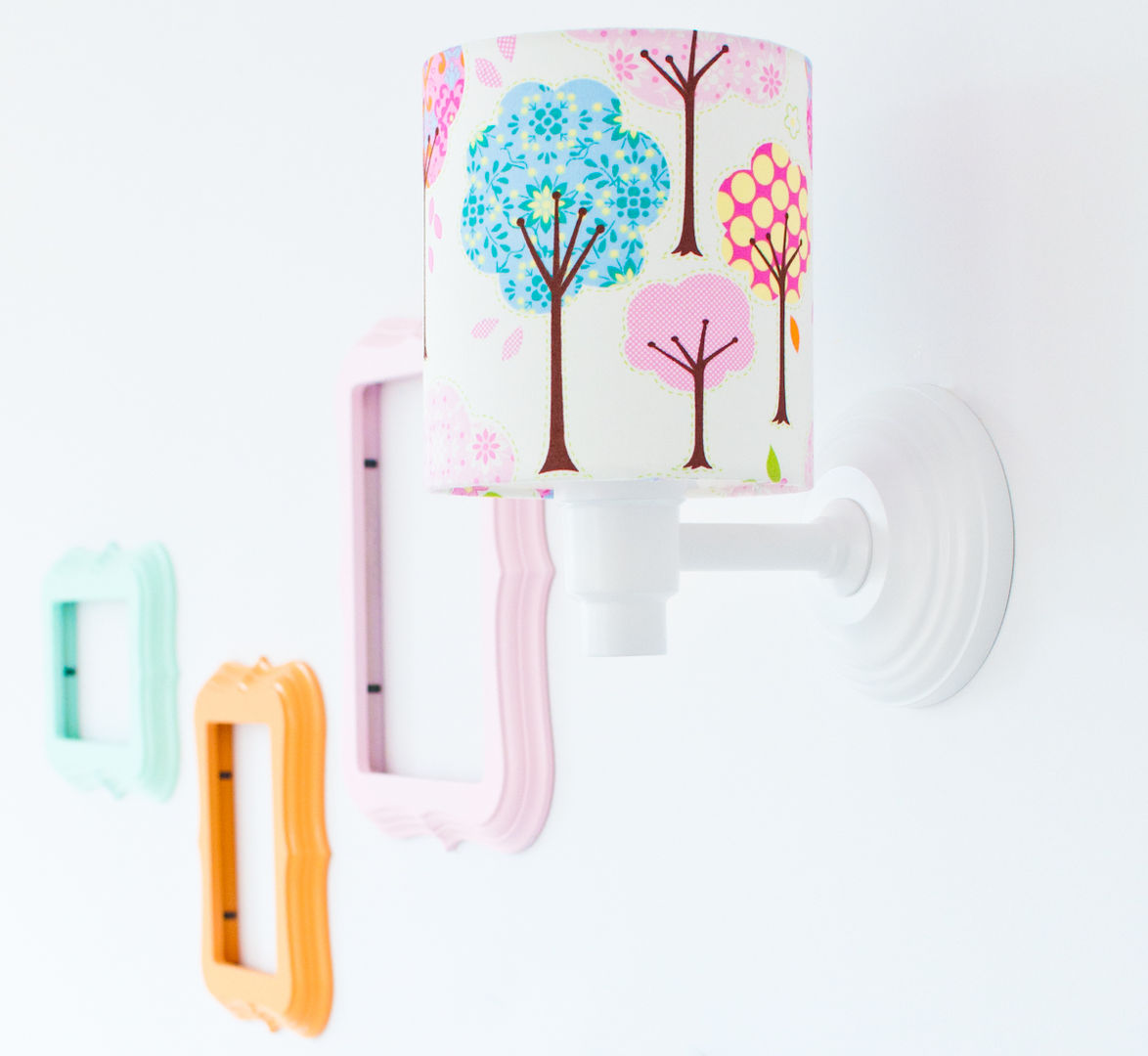 Dla dziewczynki, LAMPS&COMPANY LAMPS&COMPANY Modern nursery/kids room Lighting