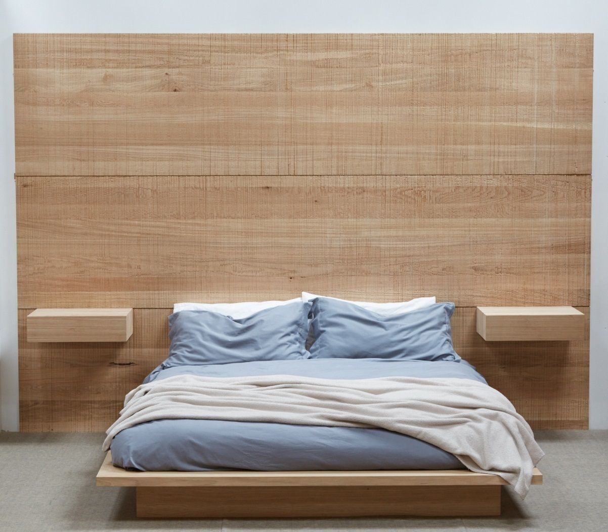 Bedroom, bed, headboard and bedsides muto Modern style bedroom Beds & headboards