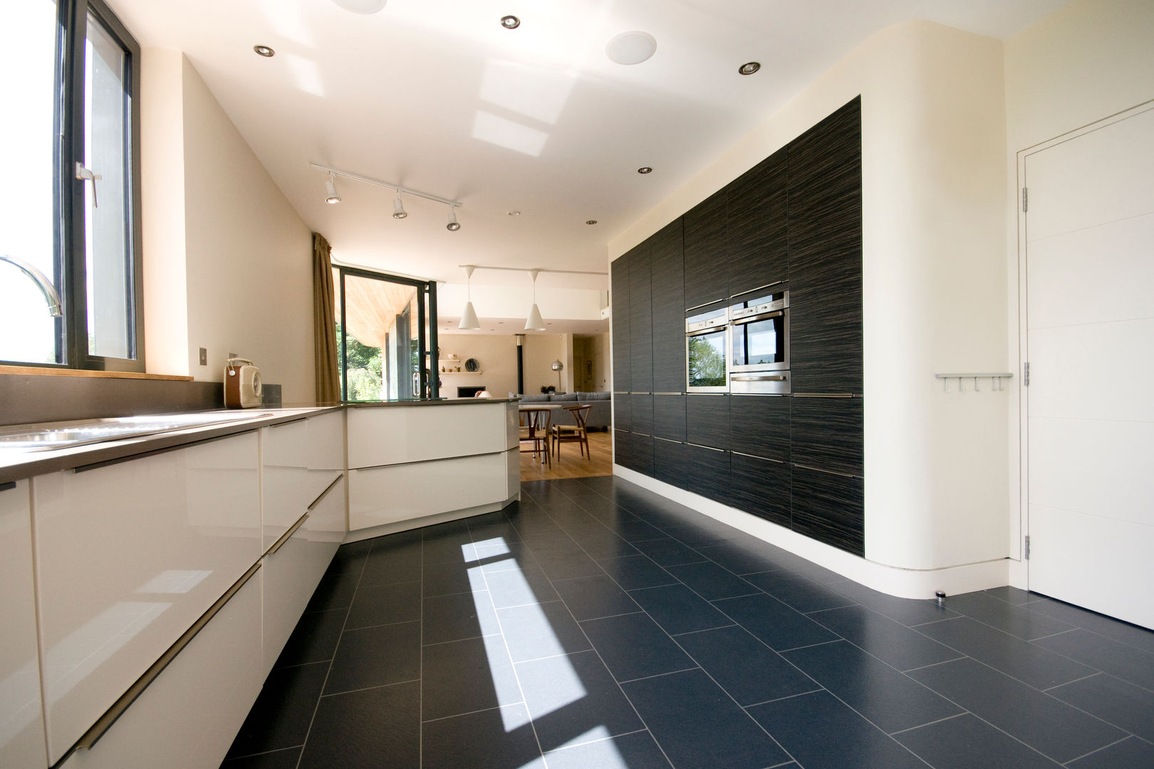 Blue Door, Monmouthshire, Hall + Bednarczyk Architects Hall + Bednarczyk Architects Modern Kitchen