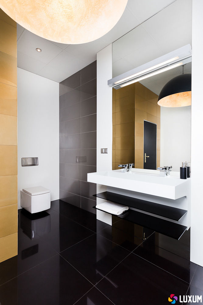 Minimalist bathroom from Luxum Luxum ミニマルスタイルの お風呂・バスルーム