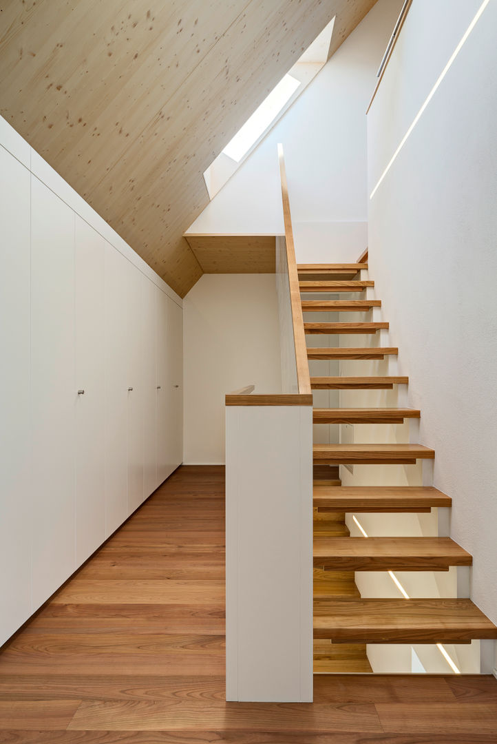 Neubau/ Anbau EFH, Schwarz & Schwarz dipl. Architekten SIA Schwarz & Schwarz dipl. Architekten SIA Modern corridor, hallway & stairs