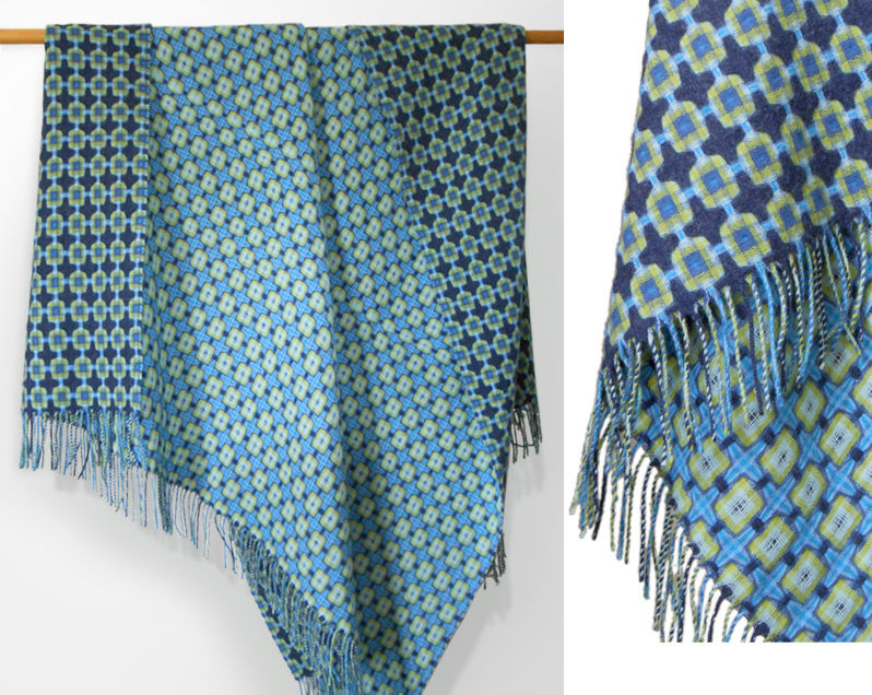 Indigo and Green Lambswool Reversible Throw The Estate Yard ห้องนั่งเล่น ของตกแต่งและอุปกรณ์จิปาถะ