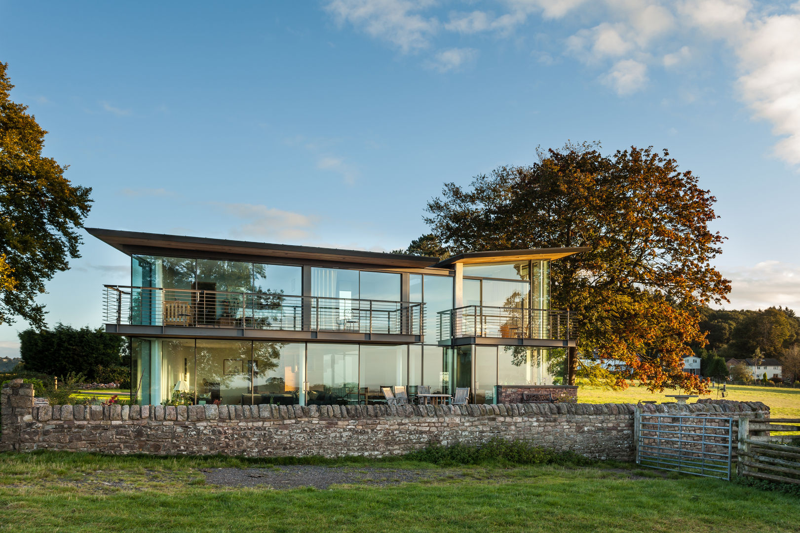 Carreg a Gwydr, Hall + Bednarczyk Architects Hall + Bednarczyk Architects モダンな 家