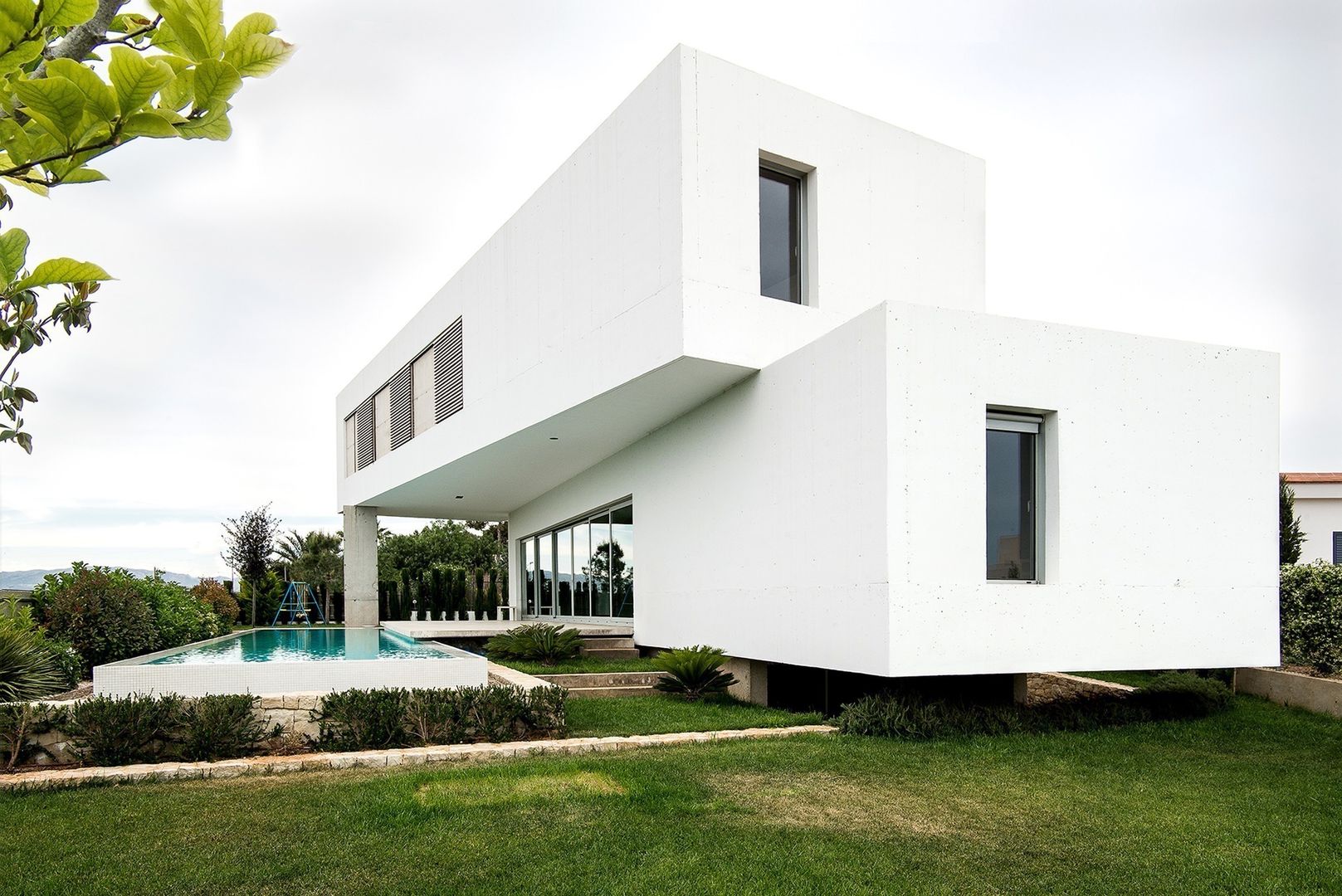 Casa Mikado, Ascoz Arquitectura Ascoz Arquitectura Jardines de estilo moderno