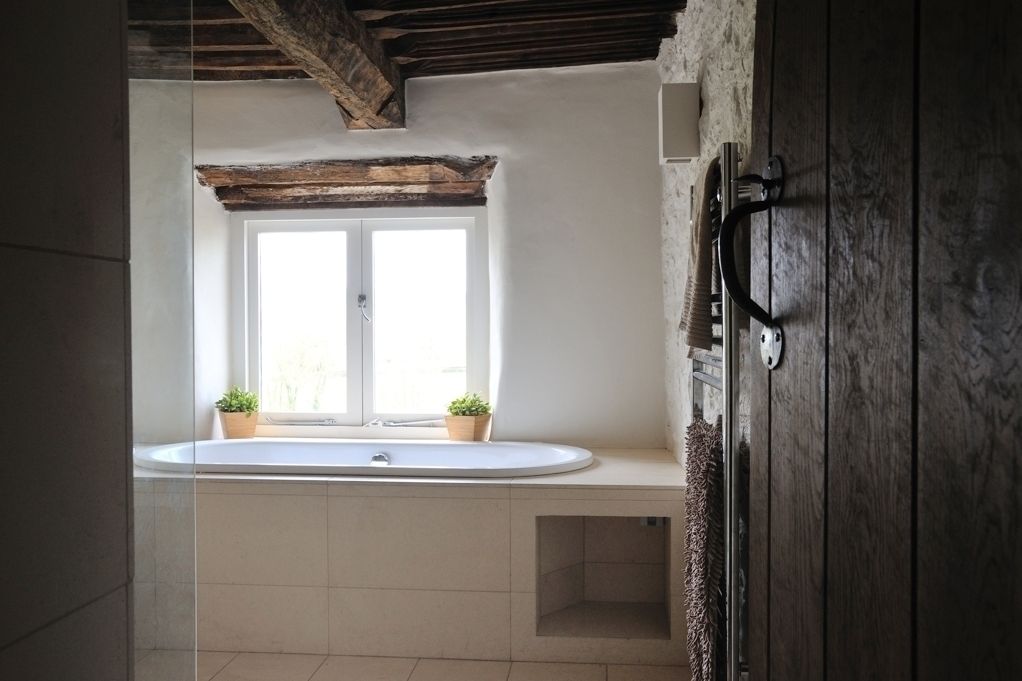 Coldbrook Farm, Monmouthshire, Hall + Bednarczyk Architects Hall + Bednarczyk Architects Country style bathroom