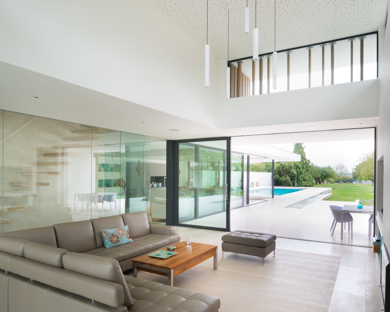 River House - Internal view of living room Selencky///Parsons モダンデザインの リビング