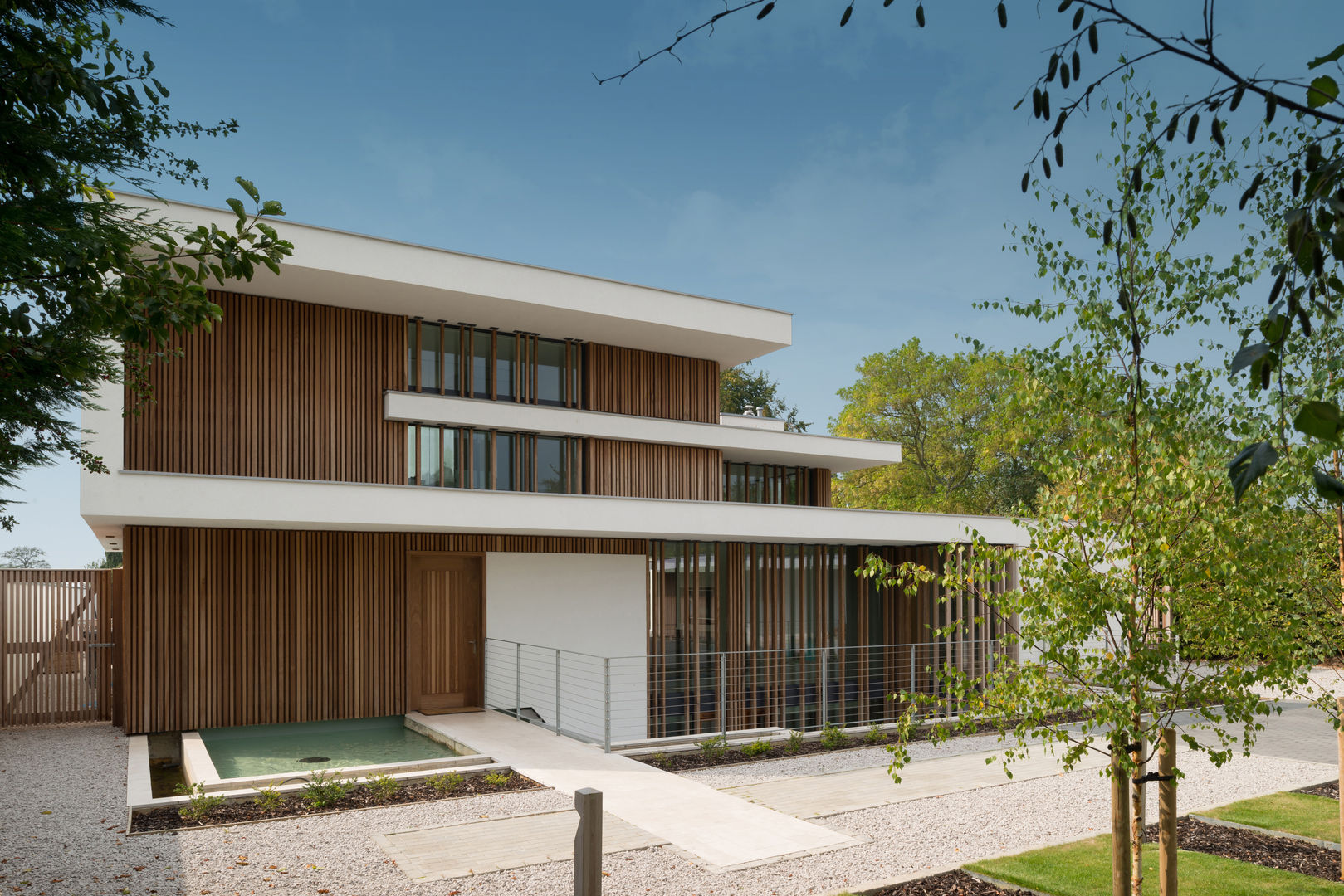 River House - External view from drive Selencky///Parsons Casas estilo moderno: ideas, arquitectura e imágenes