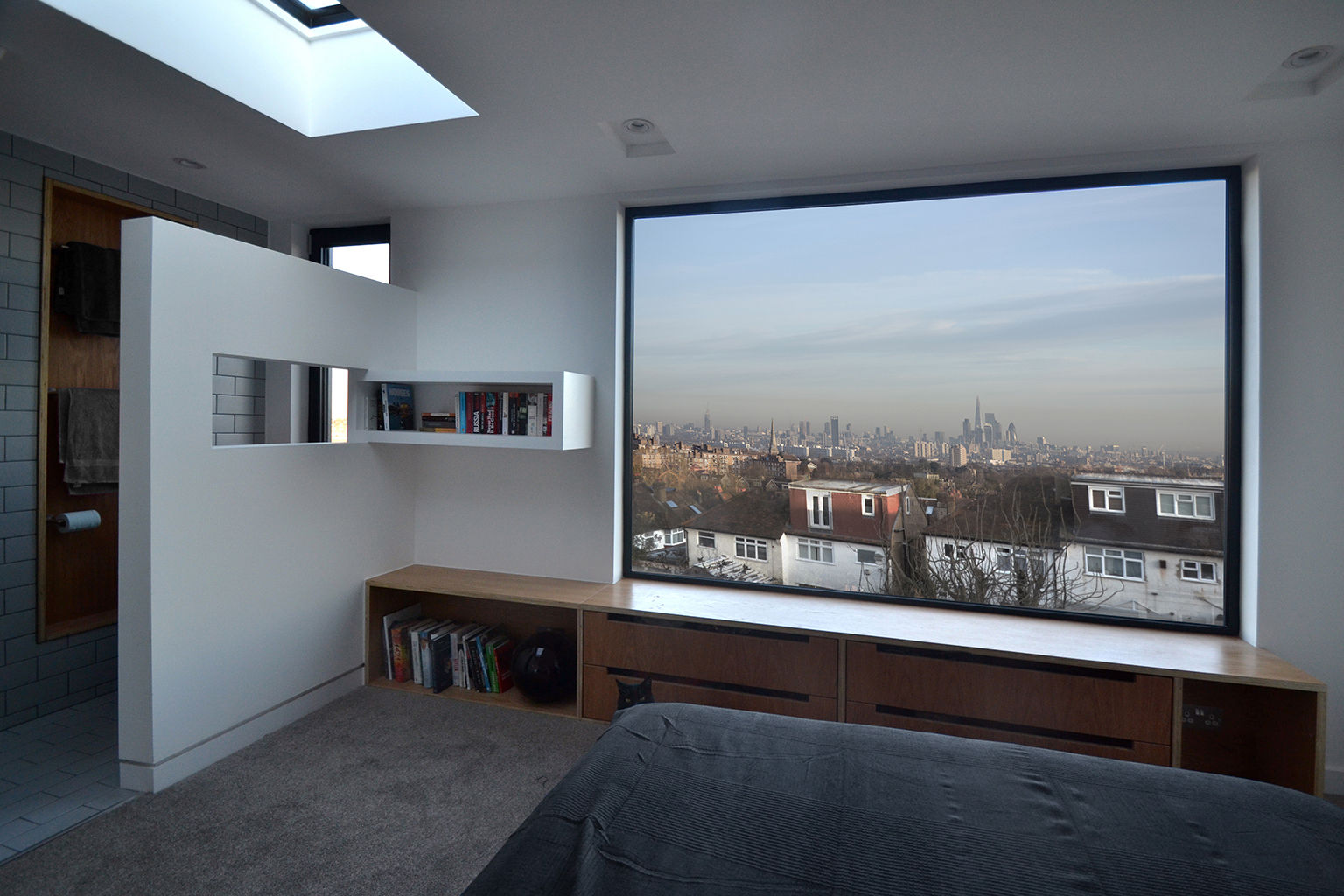 Broxholm Road - Loft extension interior photograph of bedroom and view Selencky///Parsons غرفة نوم