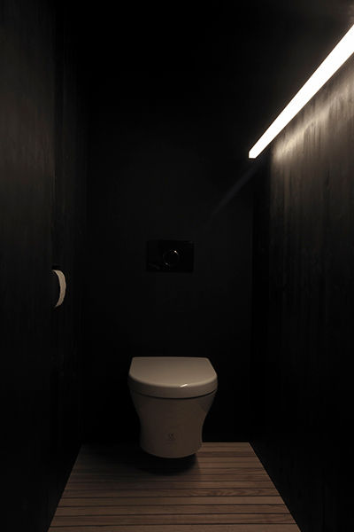 experiment stille / atelier, studio, büro, 22quadrat 22quadrat Minimalistyczna łazienka Toalety
