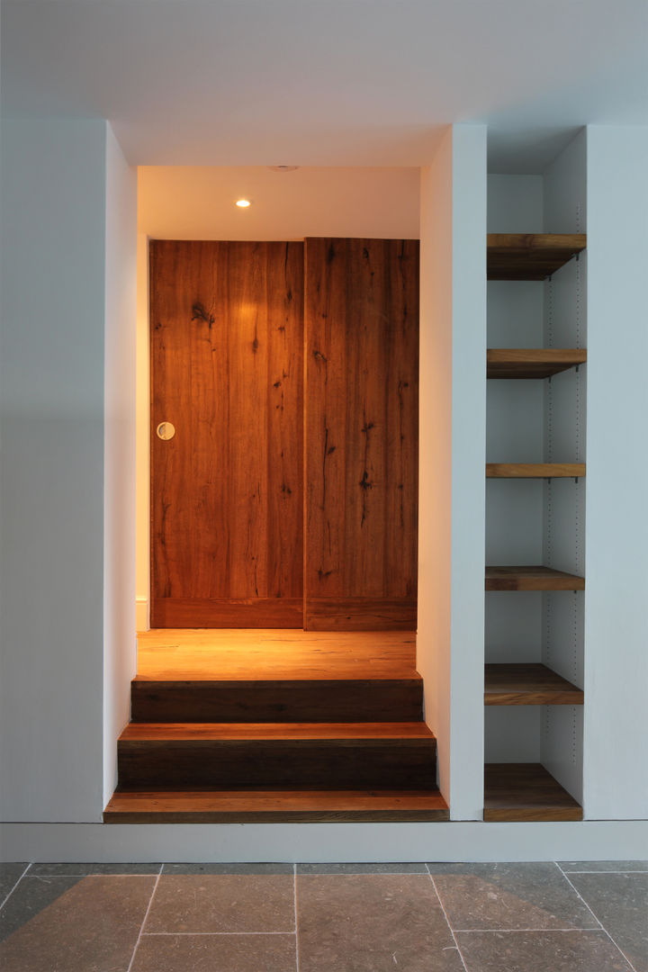 Veddw Farm, Monmouthshire, Hall + Bednarczyk Architects Hall + Bednarczyk Architects Modern Corridor, Hallway and Staircase