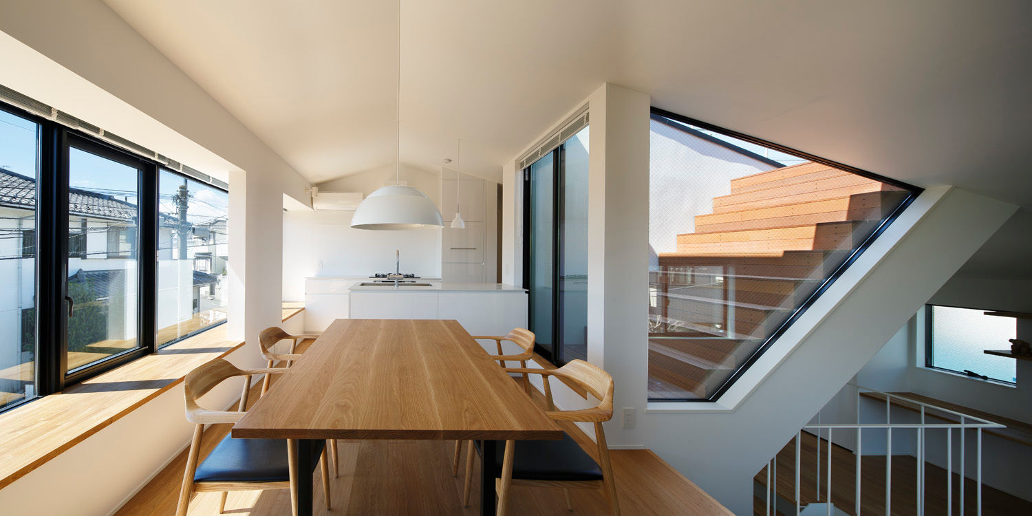 東玉川の家, 向山建築設計事務所 向山建築設計事務所 Modern balcony, veranda & terrace Wood-Plastic Composite