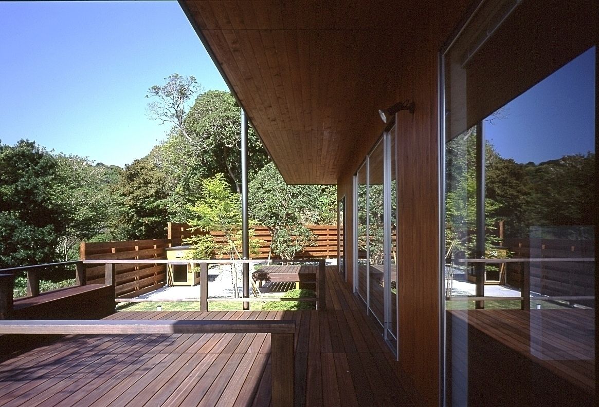 下田の家, TAMAI ATELIER TAMAI ATELIER Modern balcony, veranda & terrace