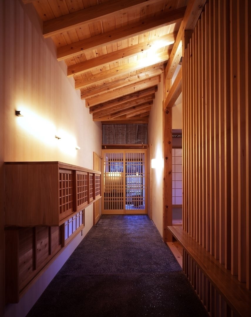 那須高原の家, TAMAI ATELIER TAMAI ATELIER Classic style corridor, hallway and stairs