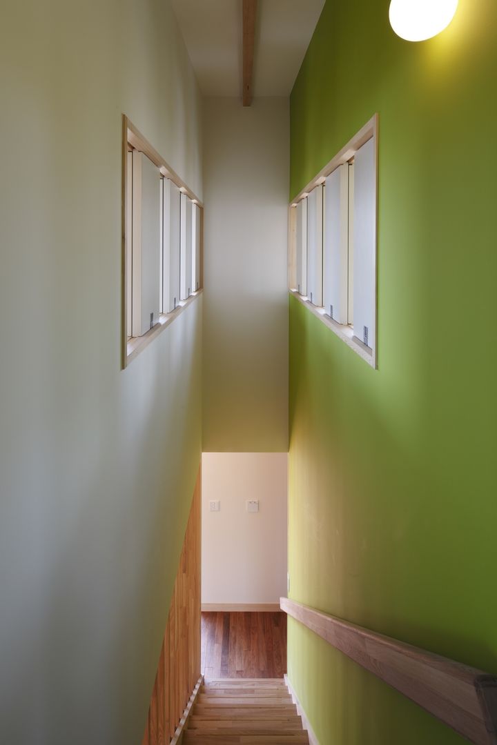 安中榛名の家, TAMAI ATELIER TAMAI ATELIER Modern corridor, hallway & stairs
