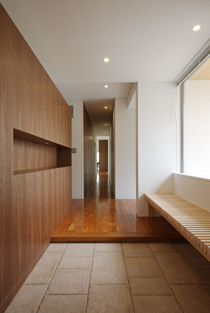 谷原新田の家, TAMAI ATELIER TAMAI ATELIER Modern Corridor, Hallway and Staircase