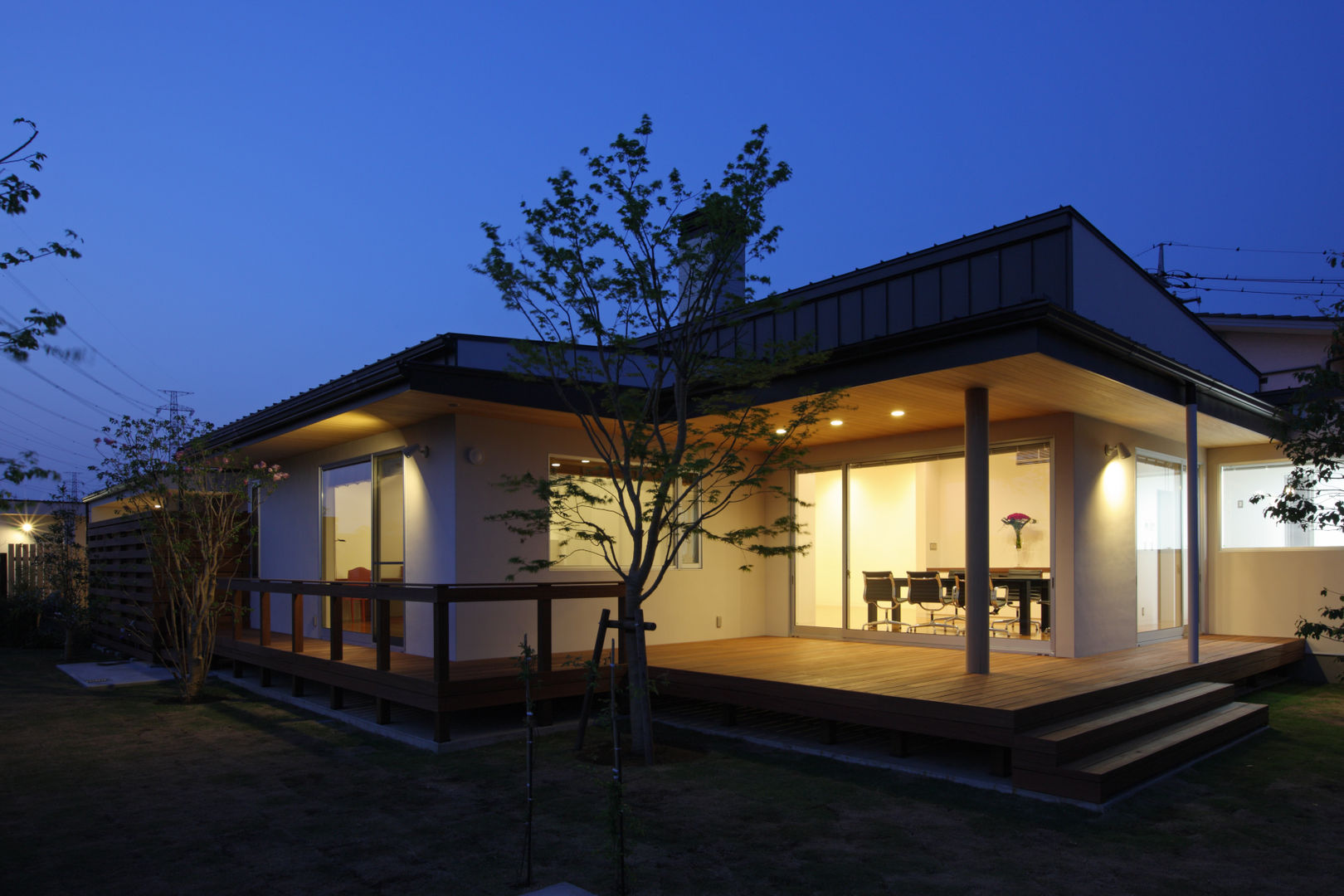 谷原新田の家, TAMAI ATELIER TAMAI ATELIER Modern balcony, veranda & terrace