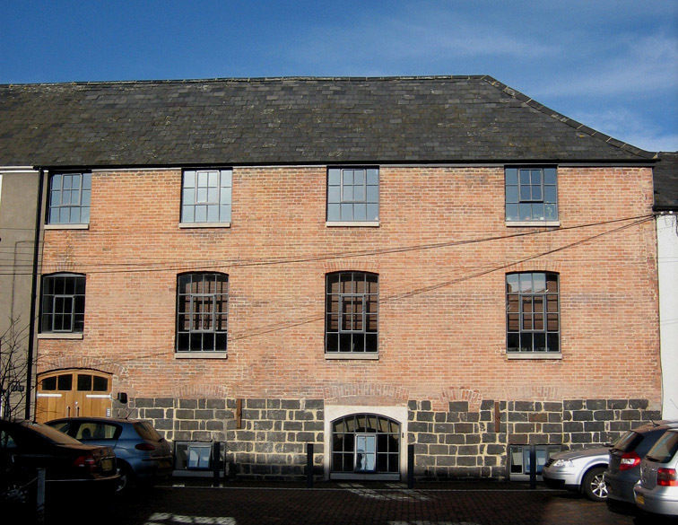 The Wine Warehouse, Chepstow, Hall + Bednarczyk Architects Hall + Bednarczyk Architects Rumah Gaya Industrial