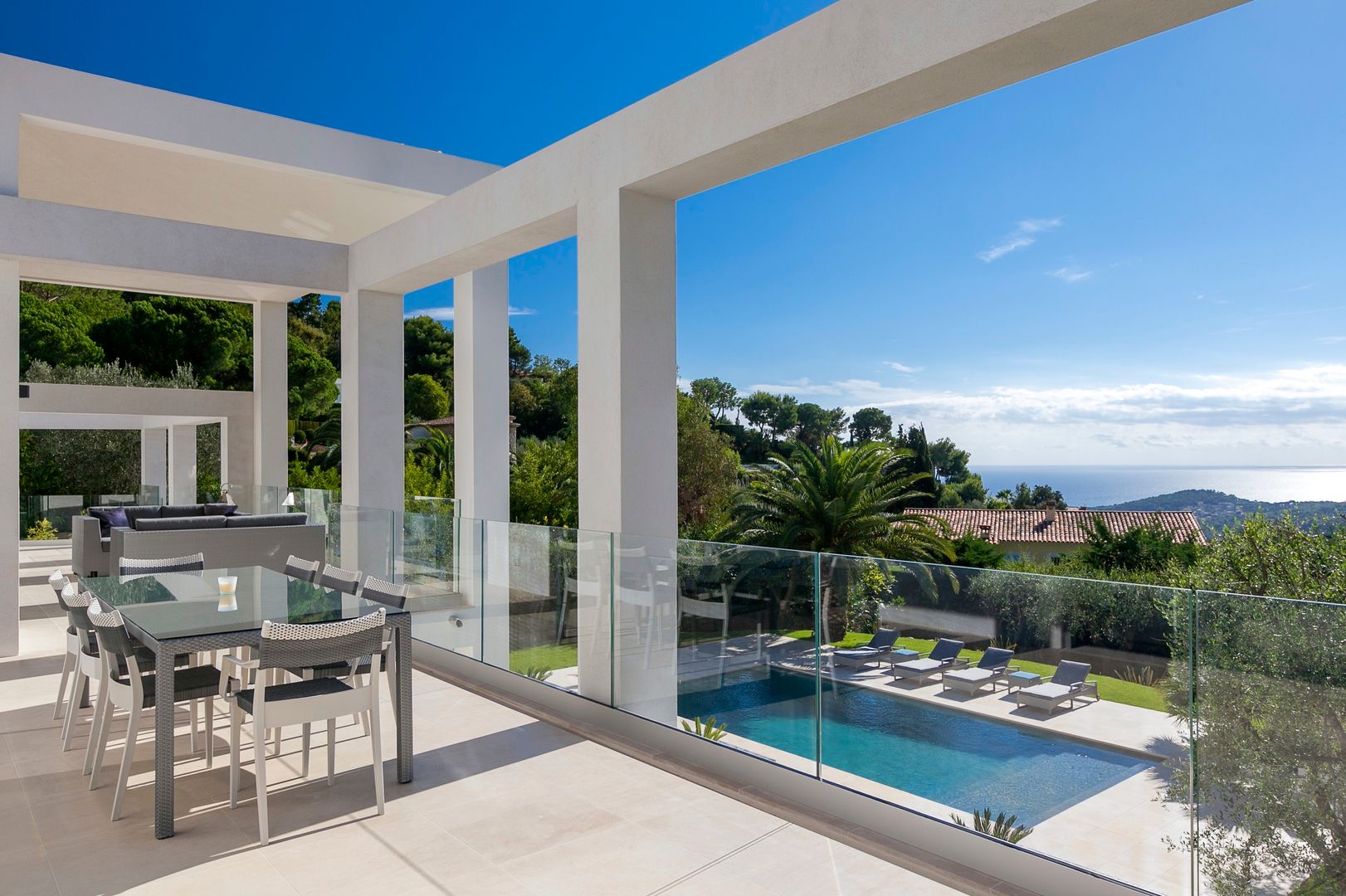 Villa South of France Exterior Charlotte Candillier Interiors Modern balcony, veranda & terrace