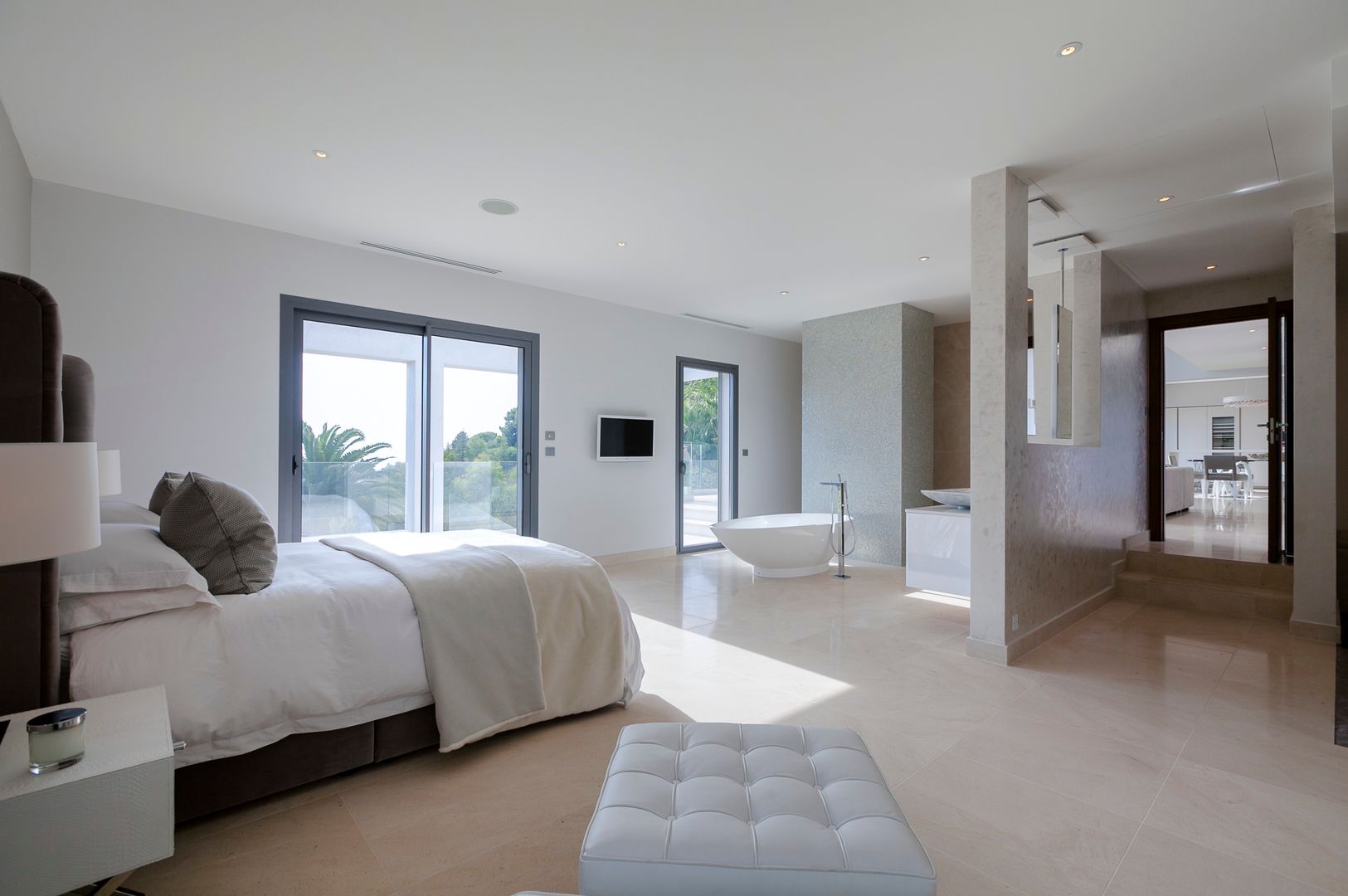 Villa South of France Interior Master Bedroom Suite Charlotte Candillier Interiors Спальня