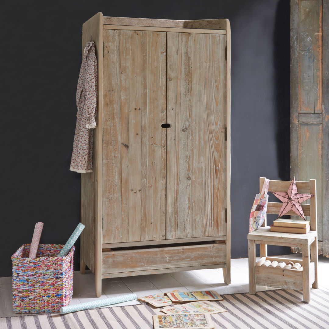 Moose wardrobe homify Stanza dei bambini in stile scandinavo Armadi & Cassettiere