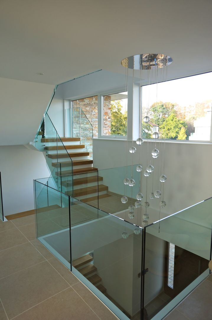 Alum Chine, Bournemouth, David James Architects & Partners Ltd David James Architects & Partners Ltd Classic style corridor, hallway and stairs