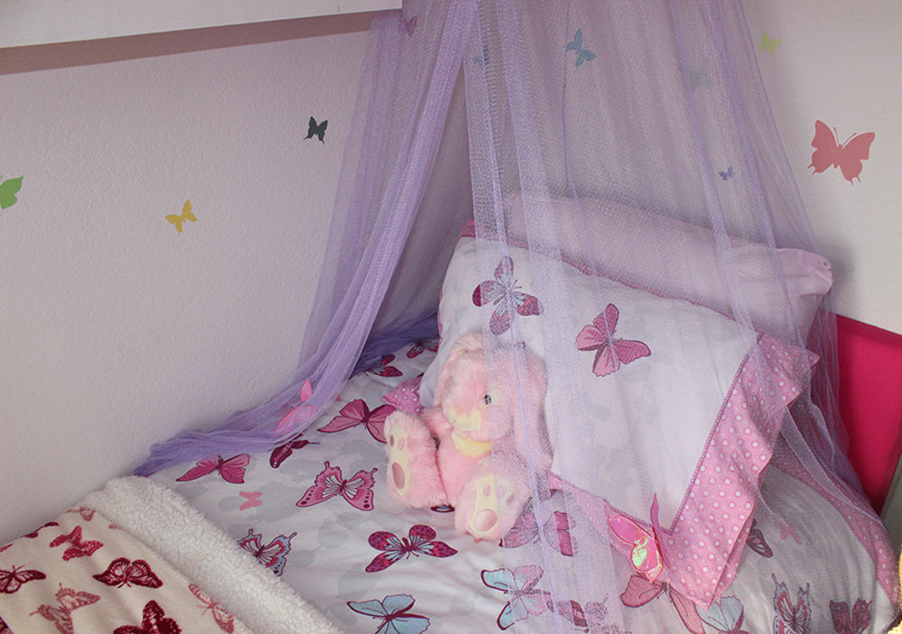 Canopy over Kaitlyn's bed MK Kid Interiors 臥室