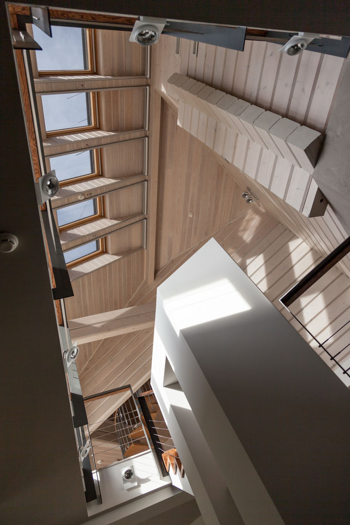 дом в Токсово, de.studio de.studio Scandinavian style corridor, hallway& stairs