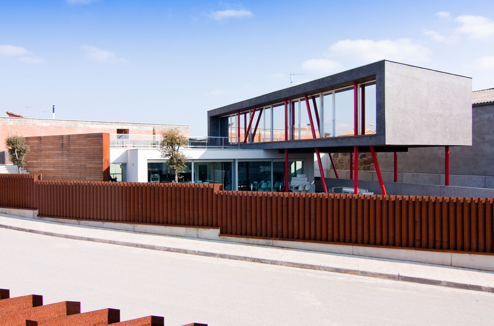 Vivienda unifamiliar en Navàs. Vista general eidée arquitectes S.L.P. Casas de estilo minimalista