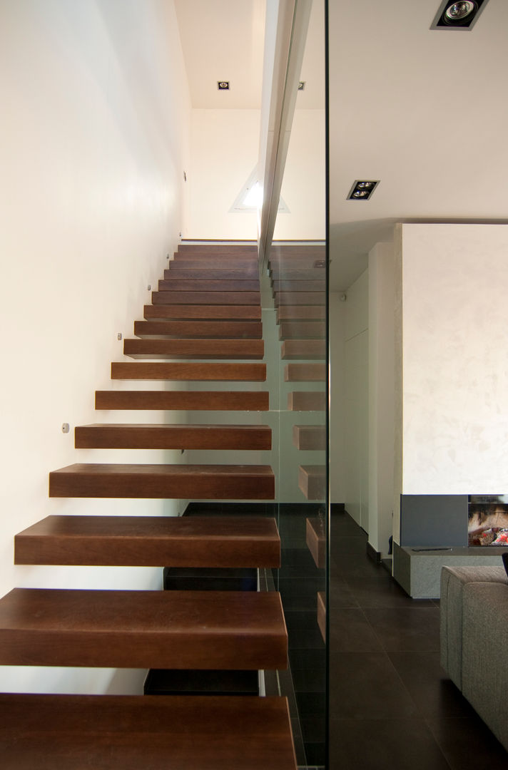 Vivienda unifamiliar en Navàs, eidée arquitectes S.L.P. eidée arquitectes S.L.P. Minimalist corridor, hallway & stairs