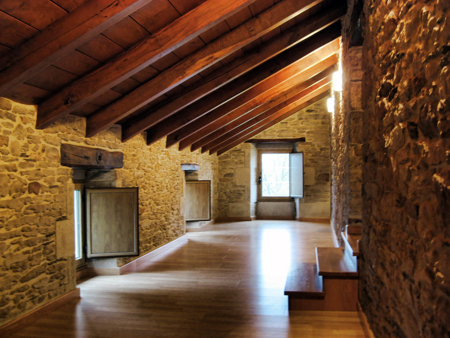 Rehabilitación en Lugo, Intra Arquitectos Intra Arquitectos Country style corridor, hallway& stairs