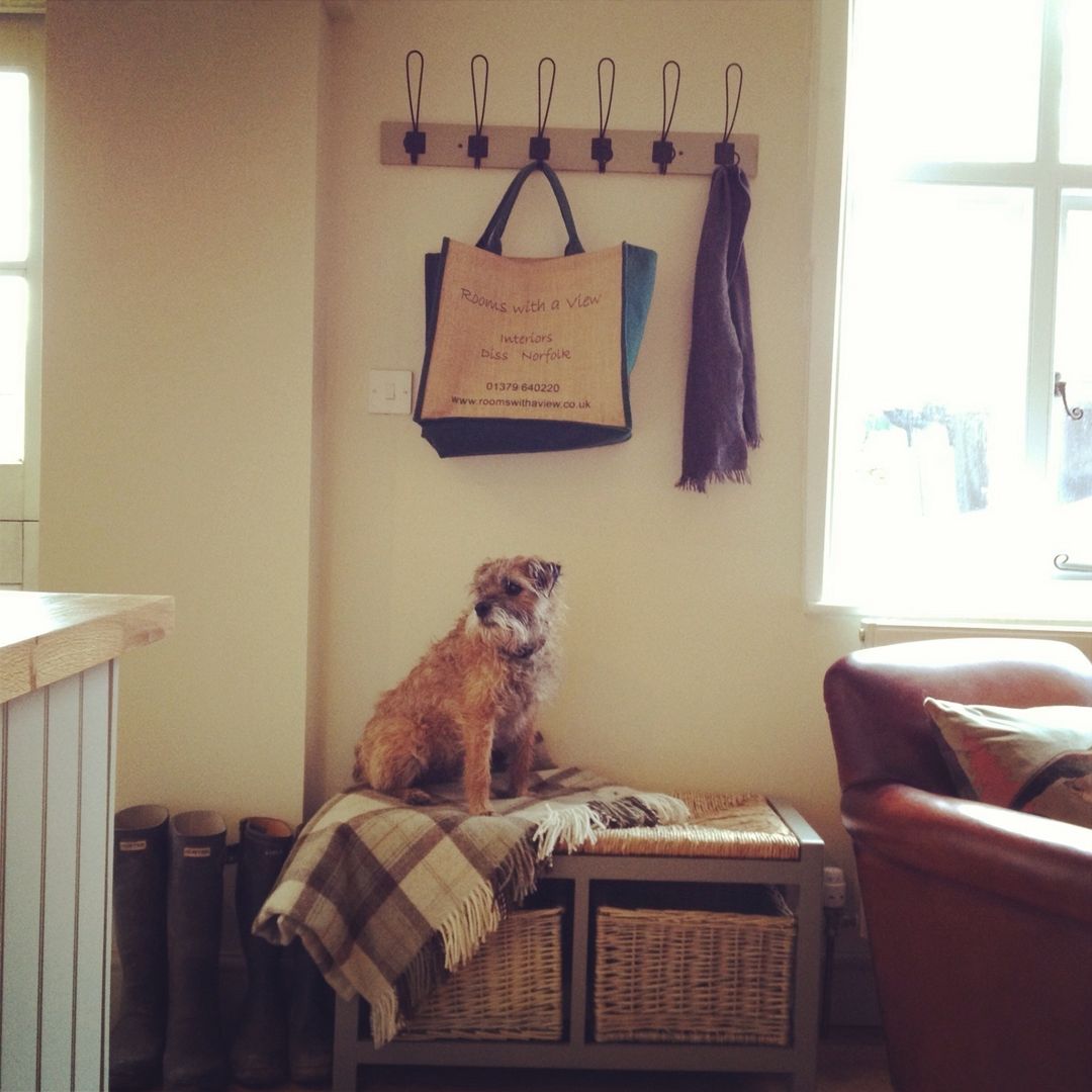 Renovation of a Holiday Cottage in North Norfolk , Rooms with a View Rooms with a View Pasillos, vestíbulos y escaleras de estilo rural Almacenamiento