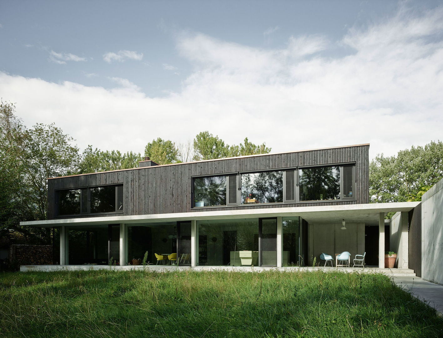 ewi - Einfamilienwohnhaus Ipsach, :mlzd :mlzd Casas de estilo ecléctico