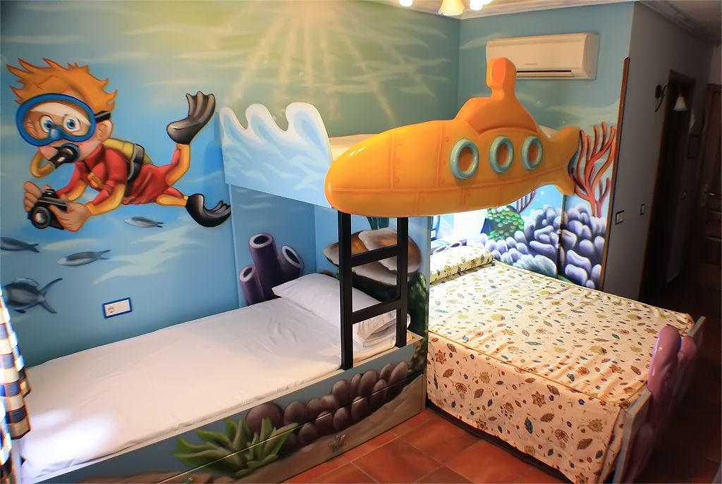 Habitaciones temáticas para hoteles, Art4kids Art4kids Phòng trẻ em phong cách Địa Trung Hải Beds & cribs